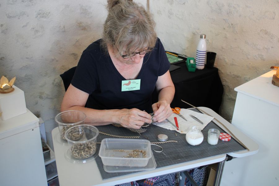 Laurence au travail avec dextérité Image