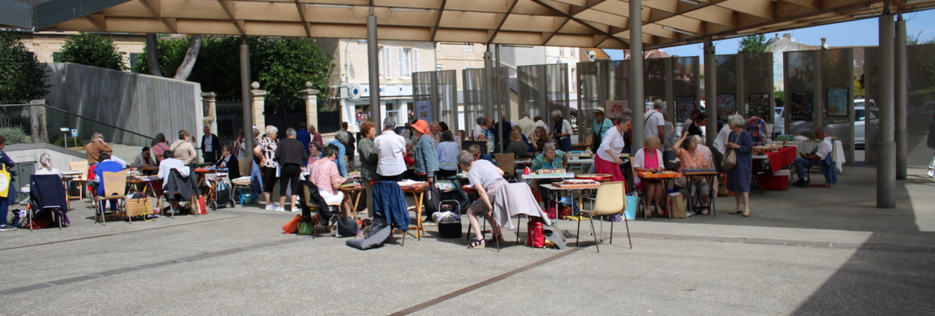 Rassemblement de dentellières à Courseulles