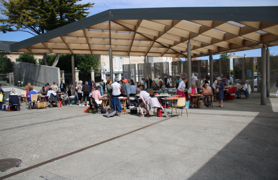 Rassemblement de dentellières à Courseulles